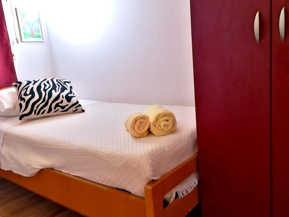 Bed, Balcony/Terrace, Bedroom, Pets, Pets, Street view, Family, Inner courtyard view, Parking, furniture, furniture, heating, internet, pet friendly, storage, toaster, towels, wardrobe, laundry, washing machine, kitchen