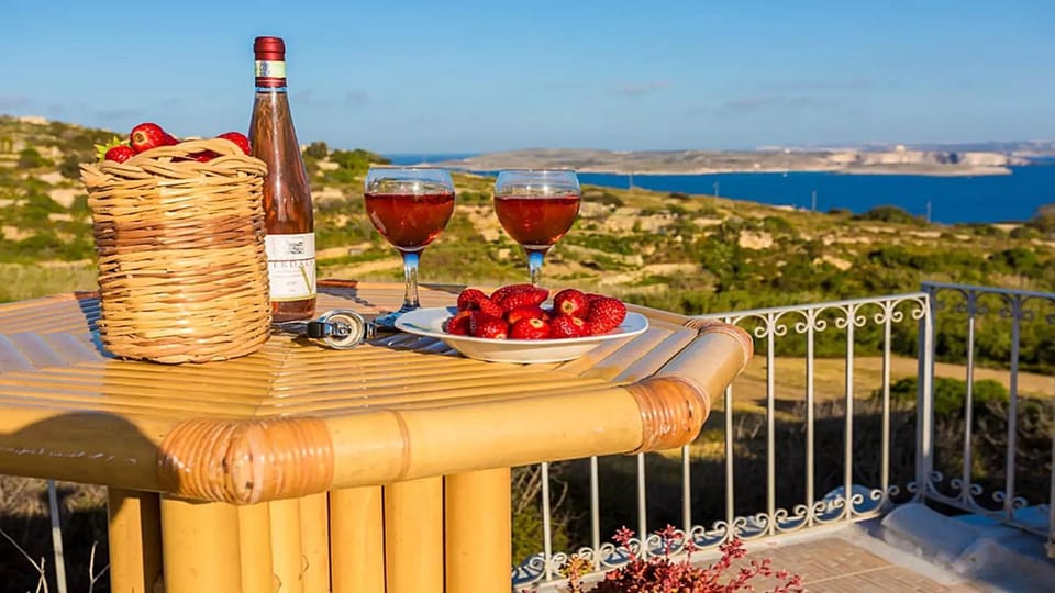 Balcony/Terrace, City view, Landmark view, Sea view, Street view