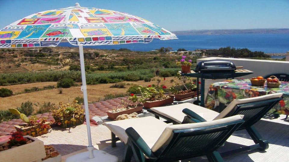 BBQ facilities, Balcony/Terrace, City view, Landmark view, Sea view, Street view