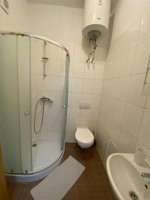Shower, Toilet, Bathroom