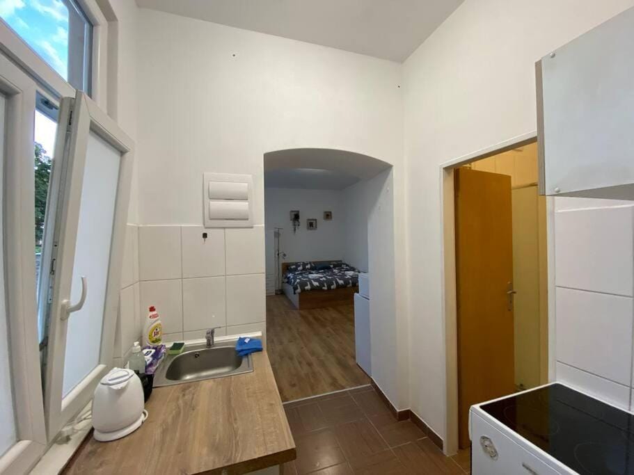 Bed, Kitchen or kitchenette, Photo of the whole room, Bedroom