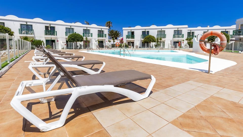 View (from property/room), Tennis court, Pool view, Swimming pool