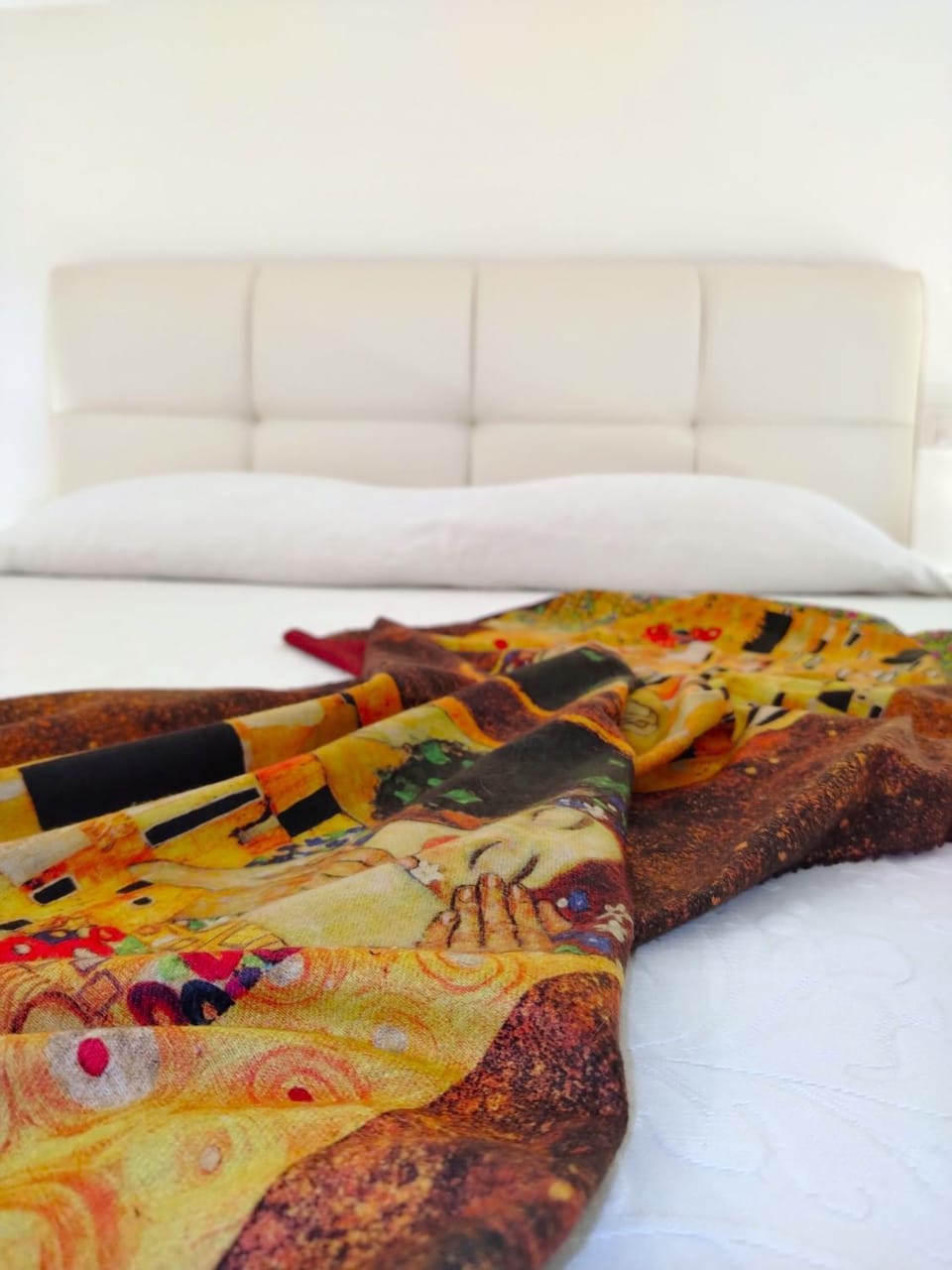 Bed, Photo of the whole room, Decorative detail, Bedroom