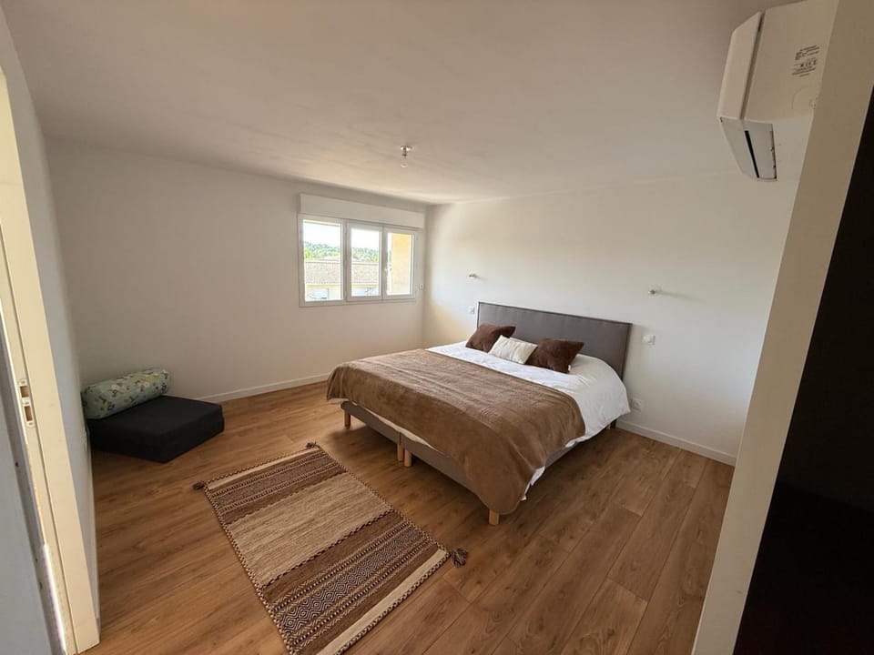 Gîte avec spa privatif à 500m de MARGAUX House in Nouvelle-Aquitaine