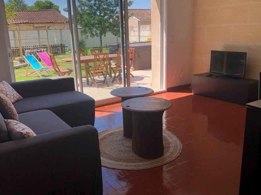 Gîte avec spa privatif à 500m de MARGAUX House in Nouvelle-Aquitaine