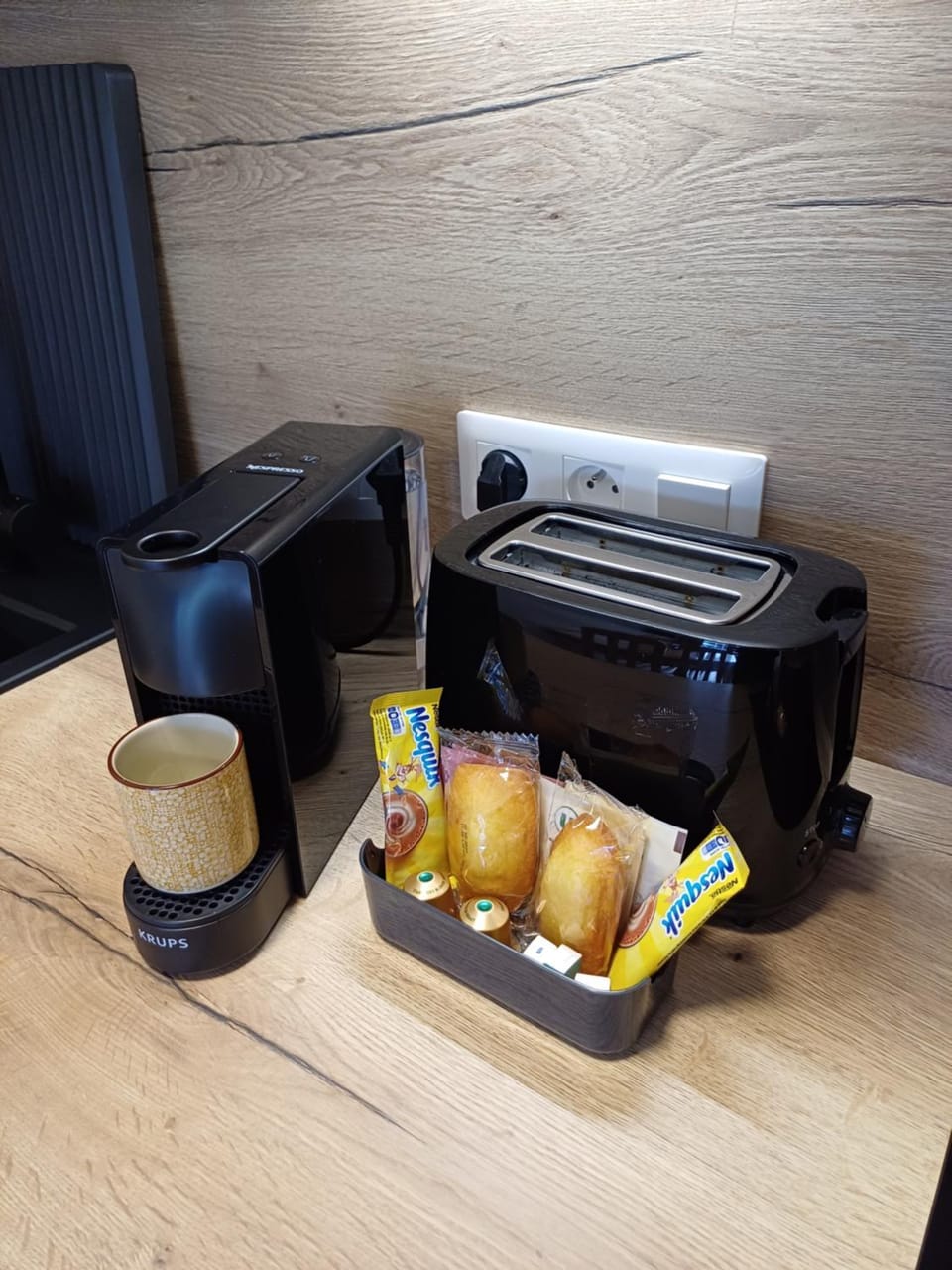 Coffee/tea facilities, Kitchen or kitchenette, Food and drinks, toaster