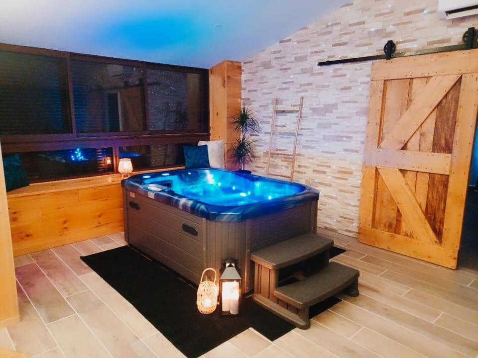 Hot Tub, Spa and wellness centre/facilities