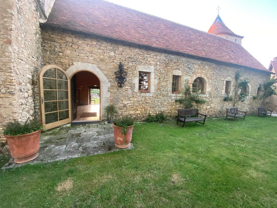 Pavillon d’entrée du château de Bouesse Villa in Centre-Val de Loire