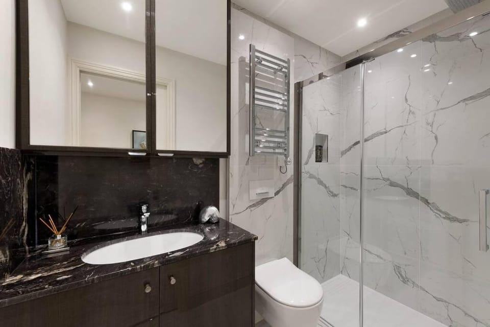 Knightsbridge Apartment | Harrods, Hyde Park & Sloane Street Apartment in City of Westminster