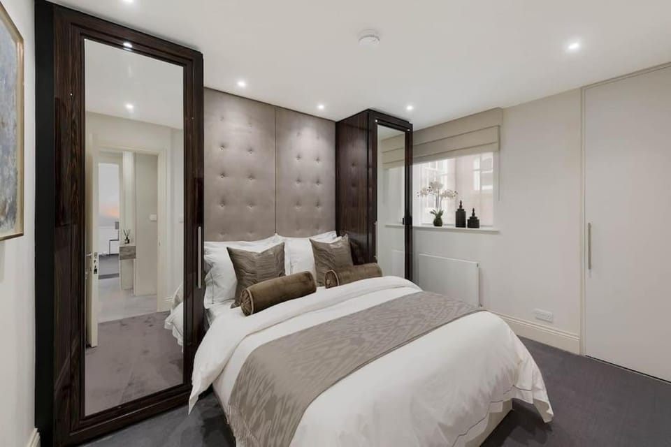 Knightsbridge Apartment | Harrods, Hyde Park & Sloane Street Apartment in City of Westminster