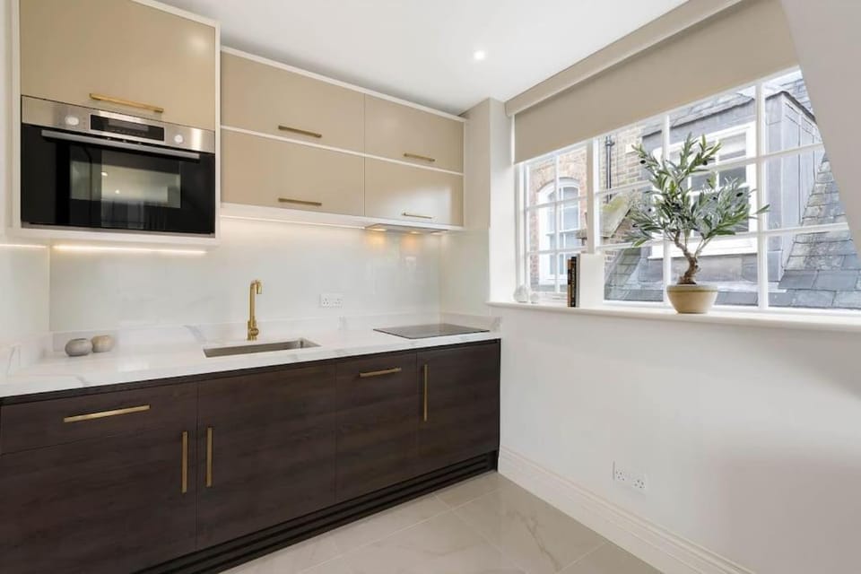 Knightsbridge Apartment | Harrods, Hyde Park & Sloane Street Apartment in City of Westminster