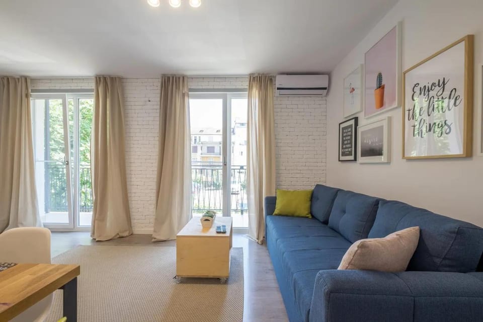 Living room, Seating area, air conditioner