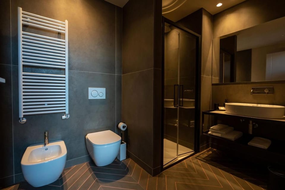 Shower, Bathroom, bidet, towels
