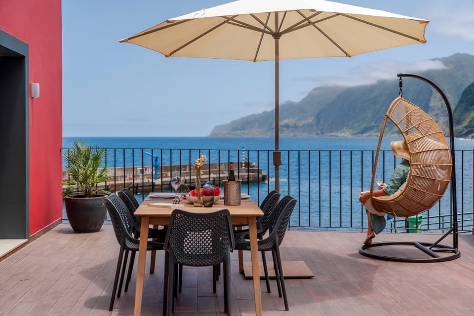 Nearby landmark, Day, Natural landscape, View (from property/room), Balcony/Terrace, Balcony/Terrace, Dining area, Beach, Mountain view, Sea view