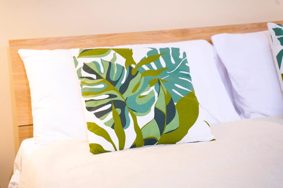 Bed, Photo of the whole room, Decorative detail, Bedroom