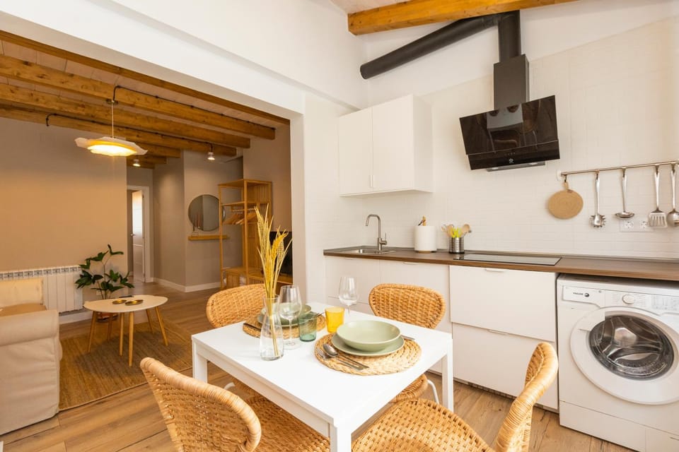 Kitchen or kitchenette, Dining area, minibar, pet friendly, stove