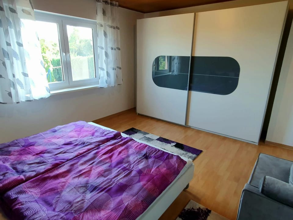 Bed, Bedroom, wardrobe