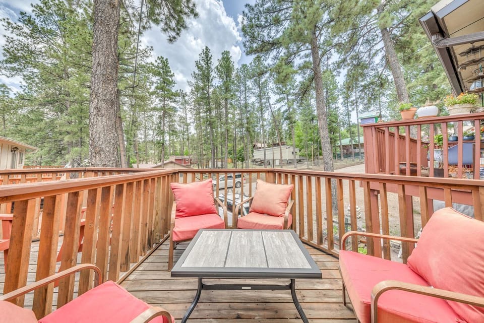 Ruidoso Home w/ Balcony ~ 16 Mi to Ski Apache! House in Ruidoso