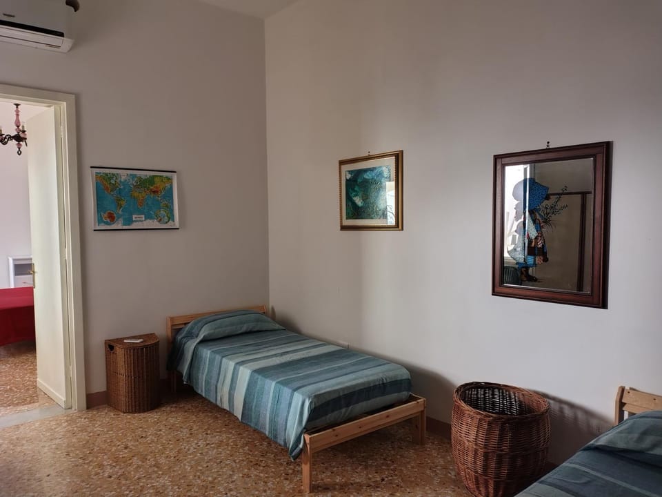 Bed, Bedroom, air conditioner