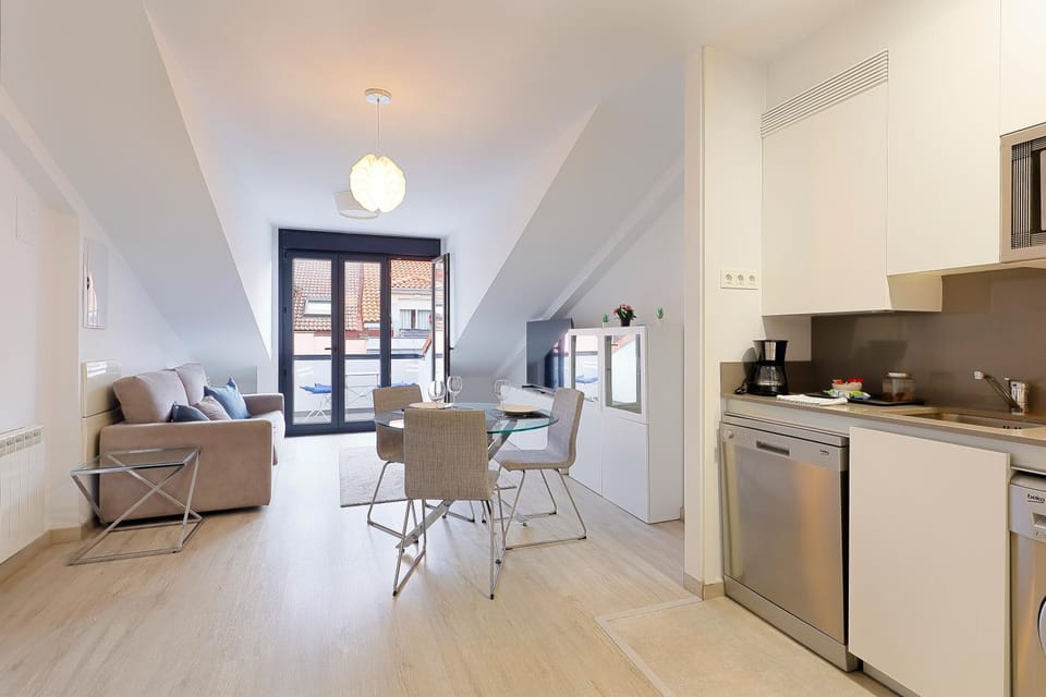 Ático con terraza en playa de San Lorenzo Apartment in Gijón
