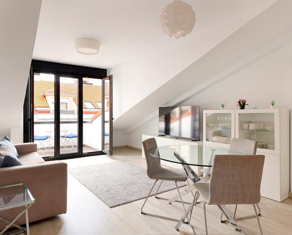 Ático con terraza en playa de San Lorenzo Apartment in Gijón