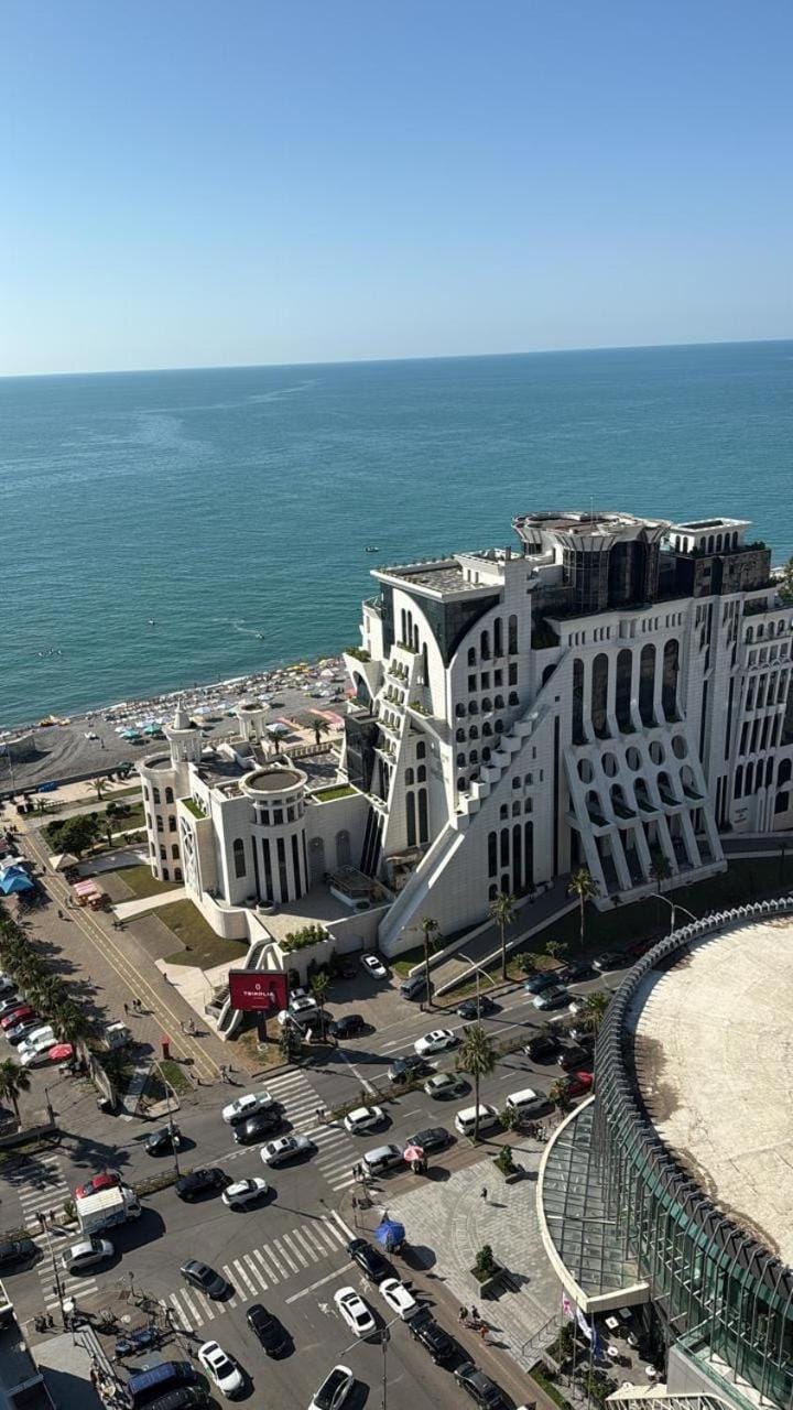 Property building, Day, Neighbourhood, Beach, City view, Sea view, Location, Parking
