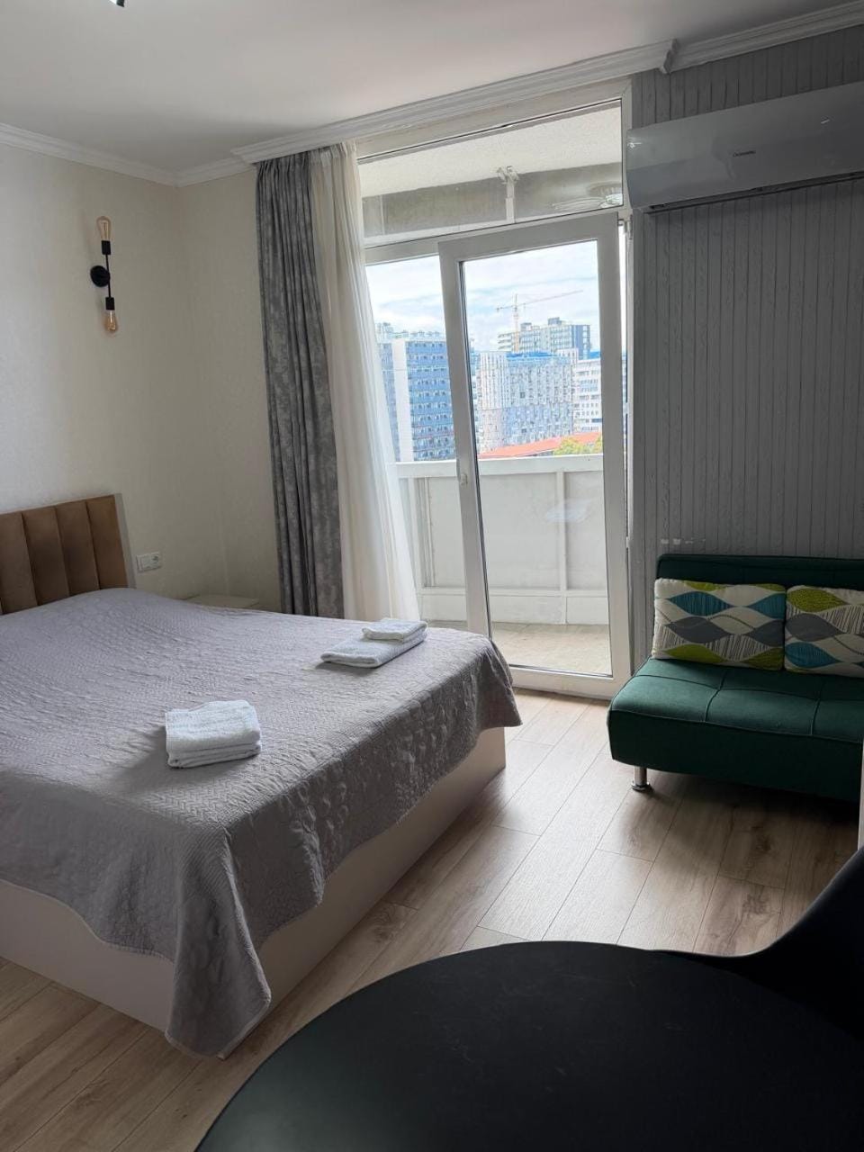 Bed, Photo of the whole room, Bedroom, towels