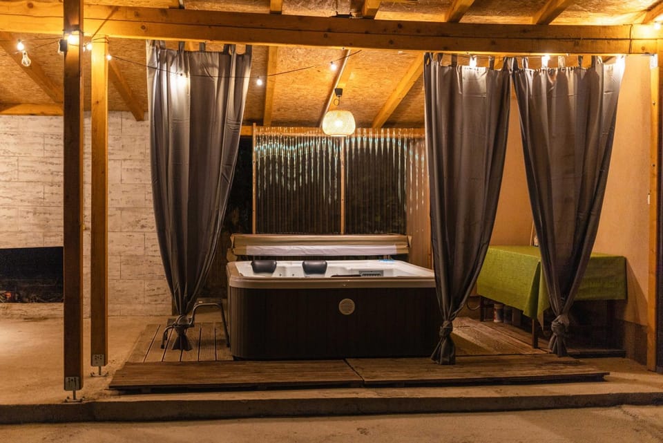 Hot Tub, Spa and wellness centre/facilities