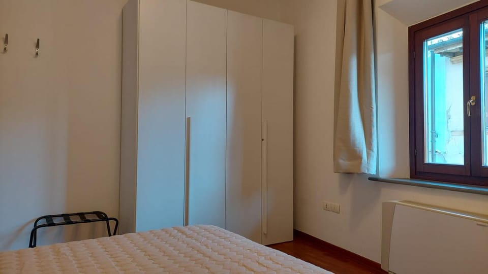 Bedroom, wardrobe