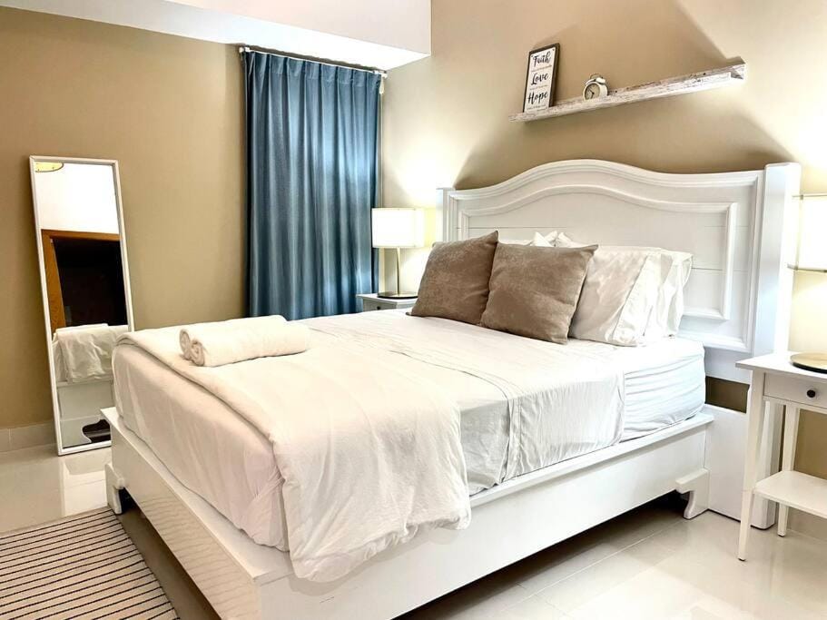Luxury 1 BDR , Rooftop POOL, Gym, in Downtown D2 Apartment in Santo Domingo