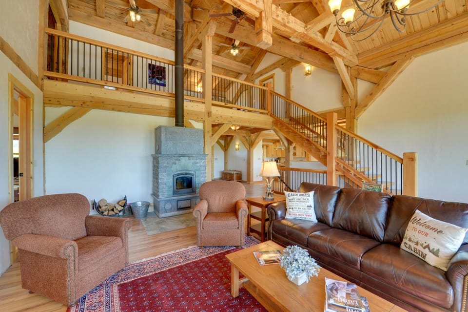 Fire Pit, Deck + Hot Tub: Idaho Group Getaway! House in Idaho