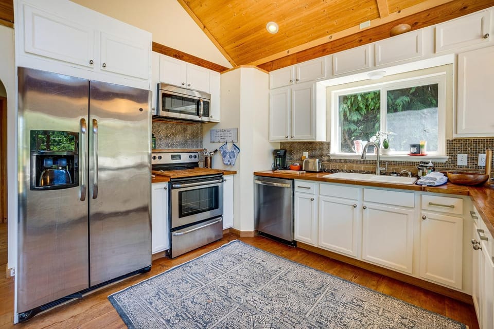 Gold Beach Vacation Rental: Close to Beaches! House in Oregon