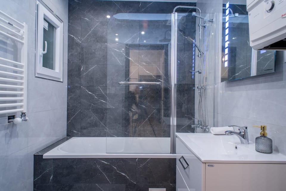 Very central NEW and large AC apartment Apartment in Budapest