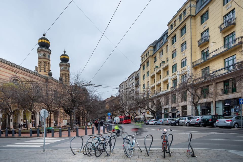 Hyper Central - NEW - Very Small Studio Apartment in Budapest