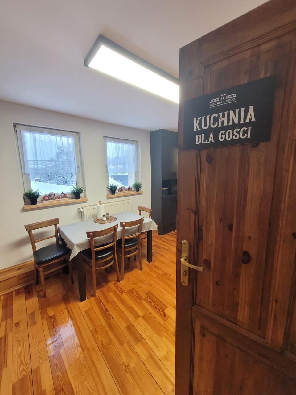 Kitchen or kitchenette, Communal kitchen