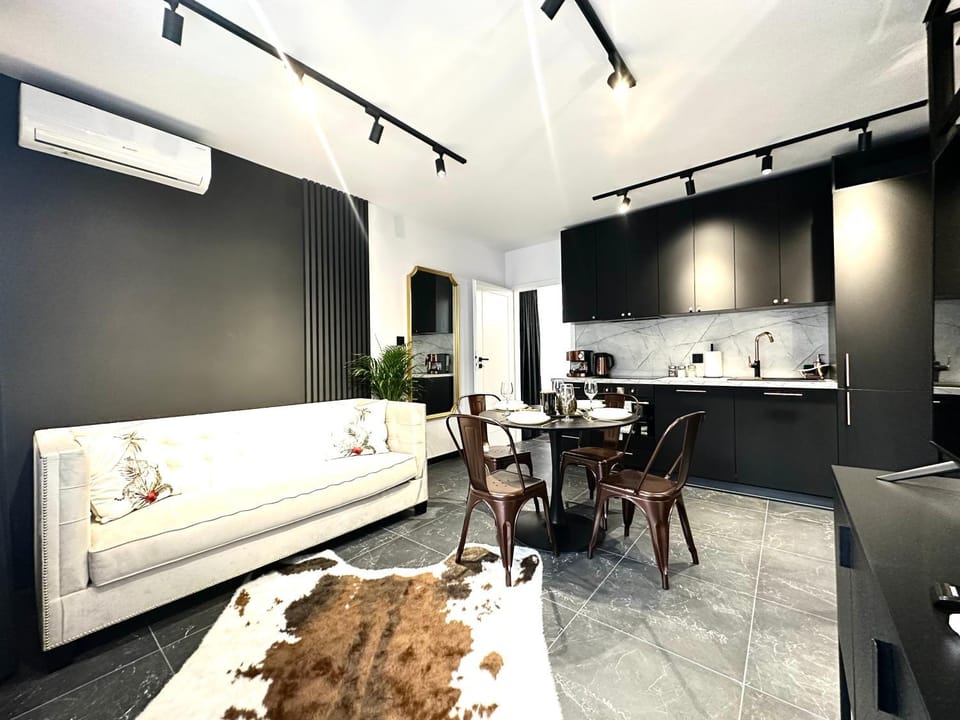 GOLDEN Apartment ~ 1000m Main Square ~ Self Check-In 24h Apartment in Wroclaw