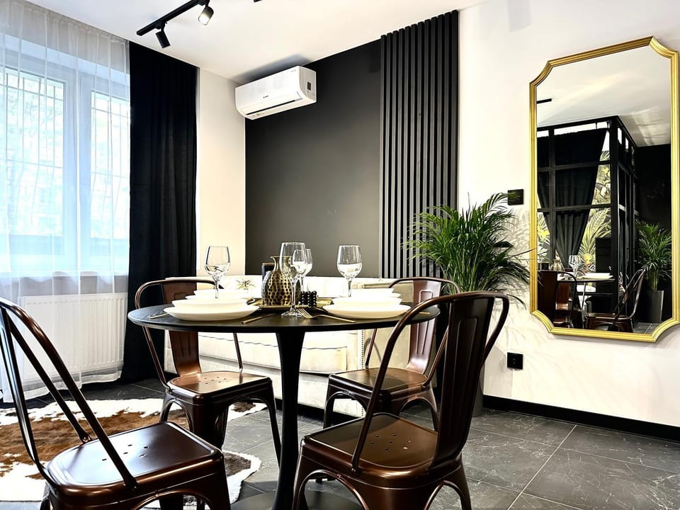GOLDEN Apartment ~ 1000m Main Square ~ Self Check-In 24h Apartment in Wroclaw