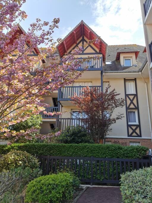 Cabourg cosy, appartement refait à neuf, 5 min à pied de la mer Apartment in Cabourg