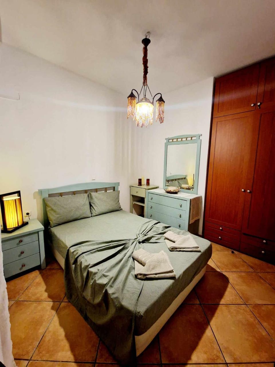Bed, Bedroom, towels, wardrobe