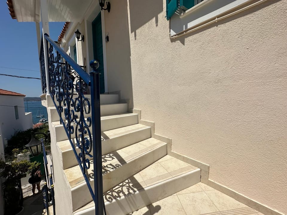 Artiste Poros House Apartment in Islands
