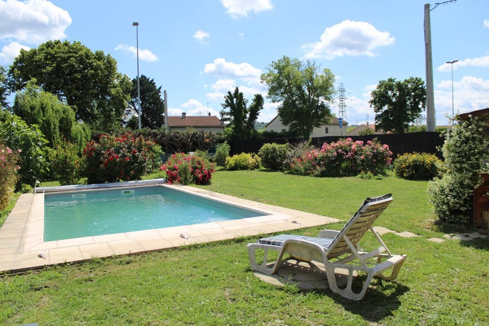 Spring, Day, Natural landscape, Garden, Garden view, Pool view, Swimming pool, sunbed