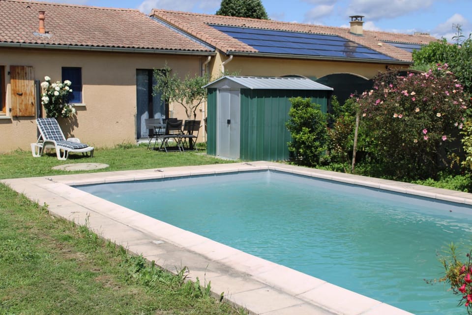 Property building, Spring, Day, Garden, Garden view, Pool view, Swimming pool, sunbed