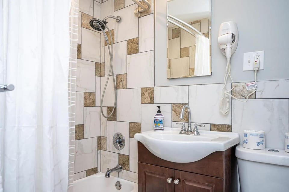 ATL Downtown 2BR King Bed Free Parking LM808 House in Atlanta