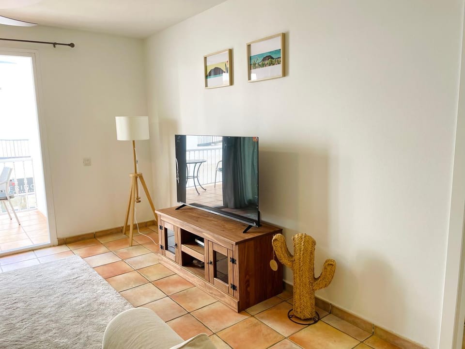 TV and multimedia, Living room, Evening entertainment
