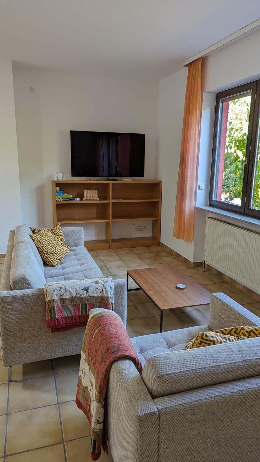 Communal lounge/ TV room, TV and multimedia, Living room, Seating area, Evening entertainment