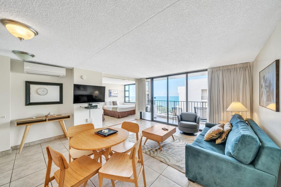 Waikiki Banyan Condo With Panoramic 37th Floor Ocean Views Apartment in Honolulu