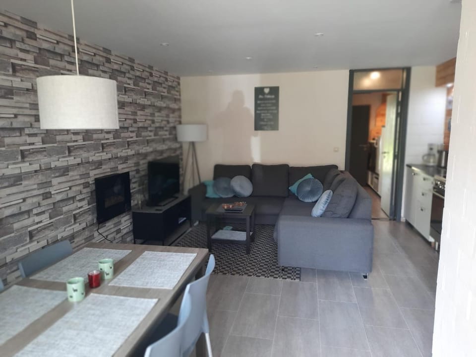 Communal lounge/ TV room, TV and multimedia, Living room, Seating area