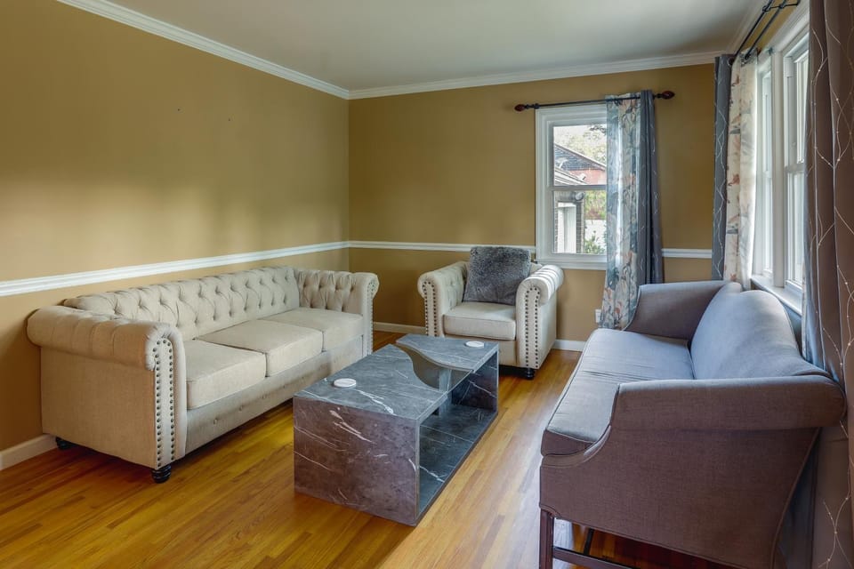 Charming Monroe Township Home - 13 Mi to RU! House in East Brunswick