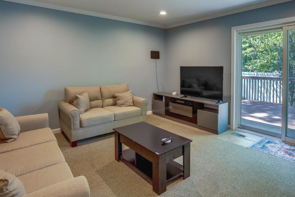 Charming Monroe Township Home - 13 Mi to RU! House in East Brunswick