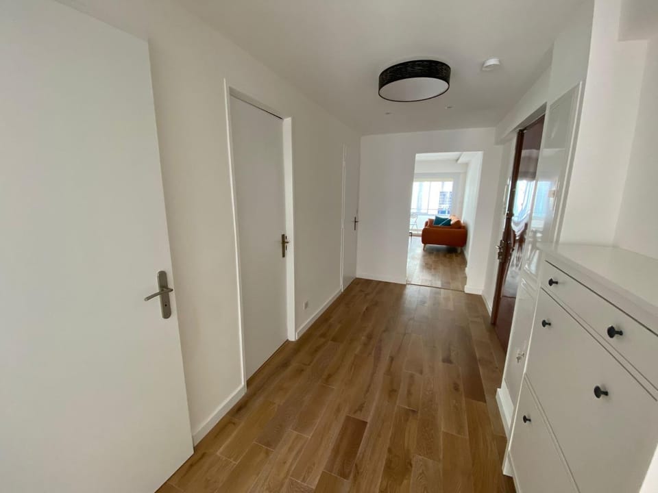 Renovated 4 room Apartment-Parking next door and Beach at 700m Apartment in Antibes